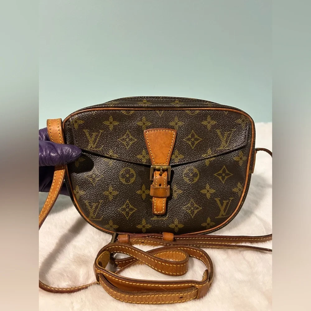Louis Vuitton Jeune Fille Crossbody Monogram PM size. Great condition. - Picture 1 of 9